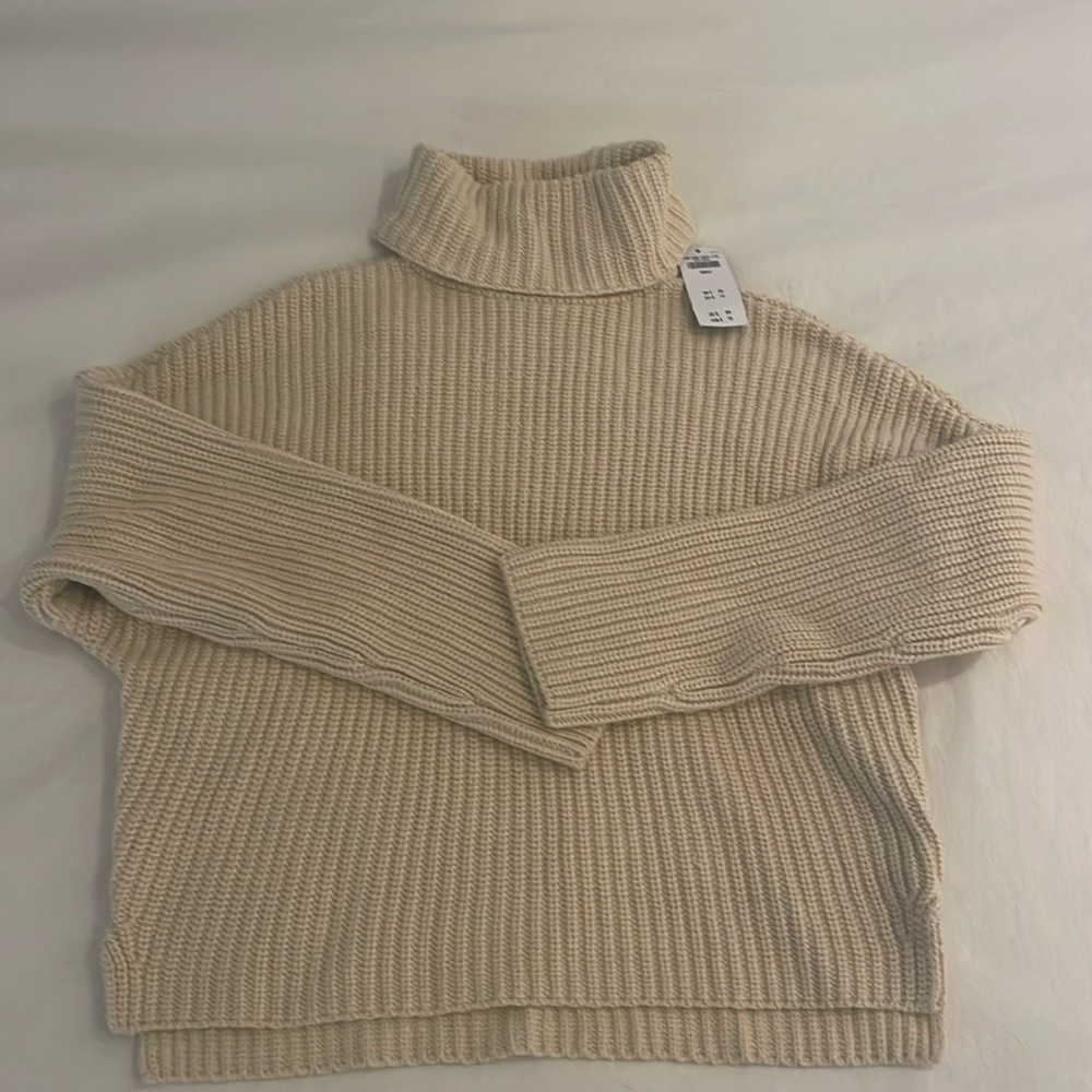 NWT Abercrombie & Fitch cream sweater - Picture 1 of 1